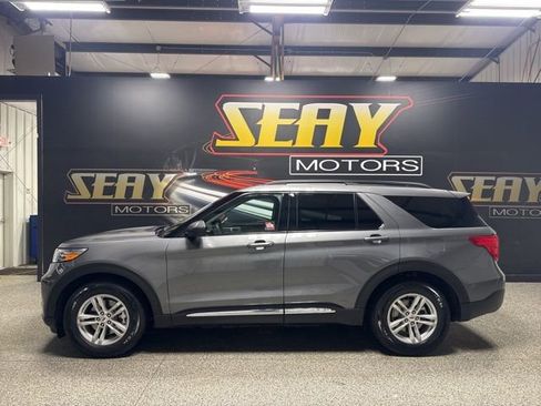 Used 2023 Ford Explorer XLT w/ Equipment Group 202A image 6