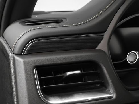 Used 2023 GMC Yukon XL SLT image 38