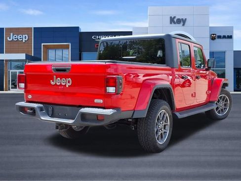 Used 2022 Jeep Gladiator Overland w/ Cold Weather Group AWD/4WD image 5