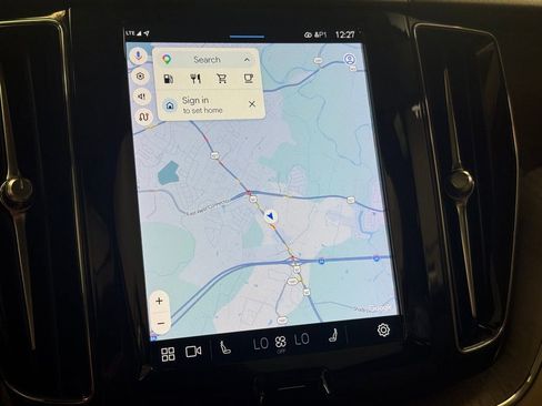 Used 2023 Volvo XC60 B5 Plus image 42