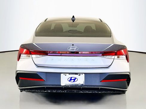 New 2026 Hyundai Elantra SE image 6