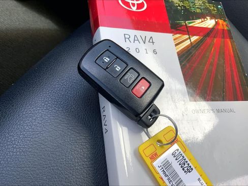 Used 2016 Toyota RAV4 SE FWD image 19