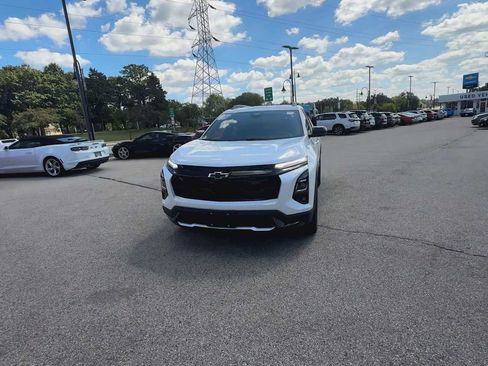 Used 2025 Chevrolet Equinox RS w/ Safety and Technology Package AWD/4WD image 3