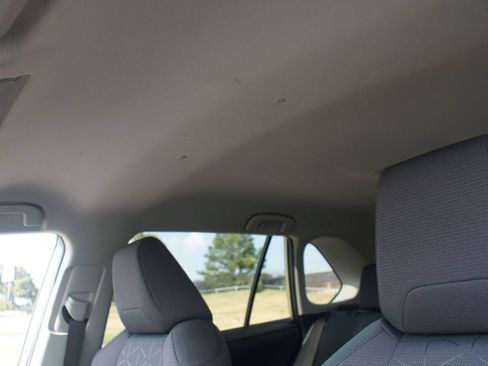 Used 2025 Toyota RAV4 XLE AWD/4WD image 6