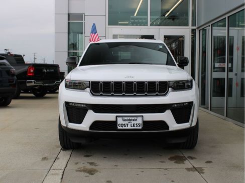 New 2026 Jeep Grand Cherokee Limited AWD/4WD image 2