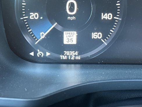 Used 2021 Volvo XC60 T6 Momentum AWD/4WD image 25