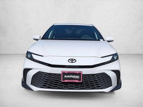 Used 2025 Toyota Camry SE image 2