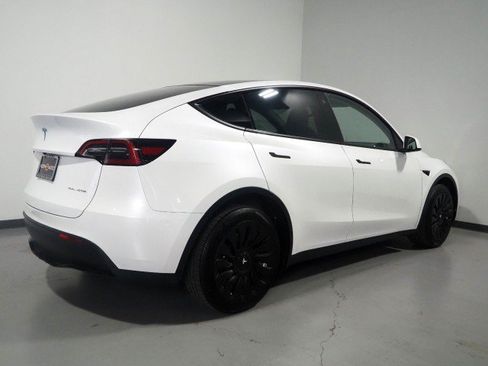 Used 2023 Tesla Model Y Long Range AWD/4WD image 7