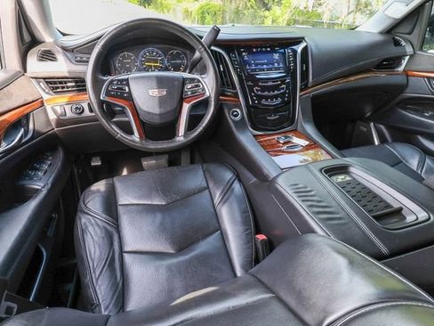 Used 2015 Cadillac Escalade ESV Luxury RWD image 16