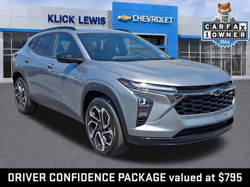Used 2025 Chevrolet Trax RS w/ Driver Confidence Package FWD image 1