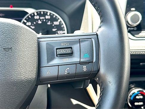 Used 2025 Nissan Rogue SV FWD image 28