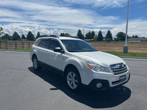 Used 2014 Subaru Outback 2.5i w/ Alloy Wheel Package AWD/4WD image 6