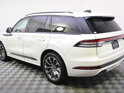New 2026 Lincoln Aviator AWD w/ Jet Appearance Package image 3