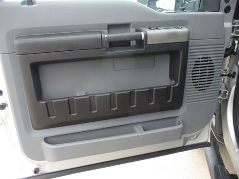 Used 2016 Ford F250 XLT w/ XLT Value Package image 4