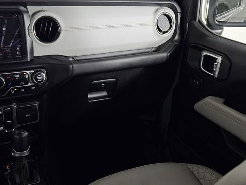 Used 2022 Jeep Wrangler Unlimited Sahara image 10