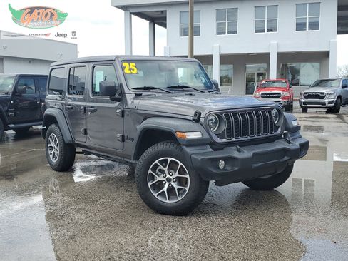Used 2025 Jeep Wrangler Unlimited Sport AWD/4WD image 1