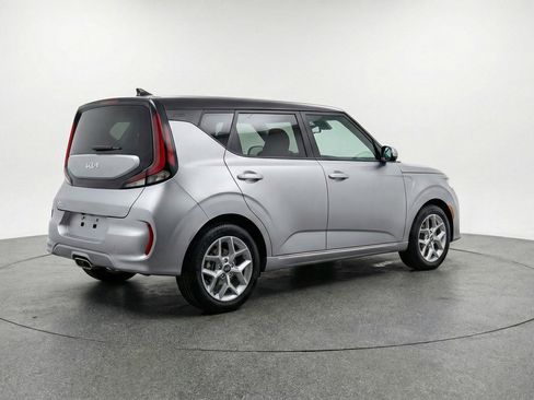 Used 2025 Kia Soul LX w/ LX Technology Package FWD image 9