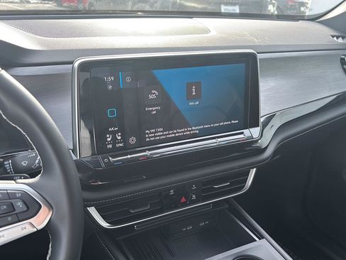 Used 2025 Volkswagen Atlas Cross Sport SE image 15