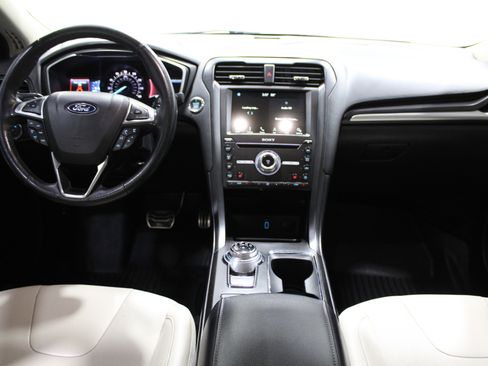 Used 2018 Ford Fusion Titanium image 2