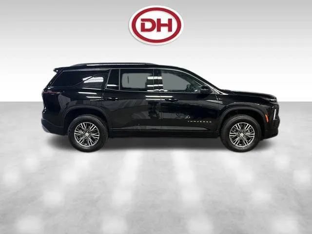 Used 2025 Chevrolet Traverse LT w/ Driver Confidence Package AWD/4WD image 2