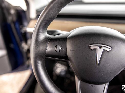 Used 2021 Tesla Model 3 Performance image 22