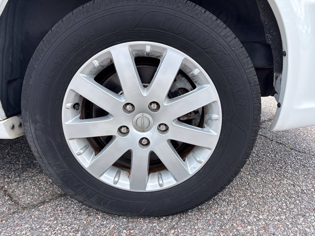 Used 2014 Chrysler Town & Country Touring FWD image 15
