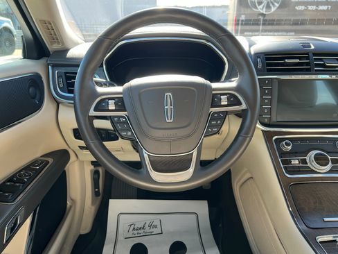 Used 2018 Lincoln Continental Reserve image 13
