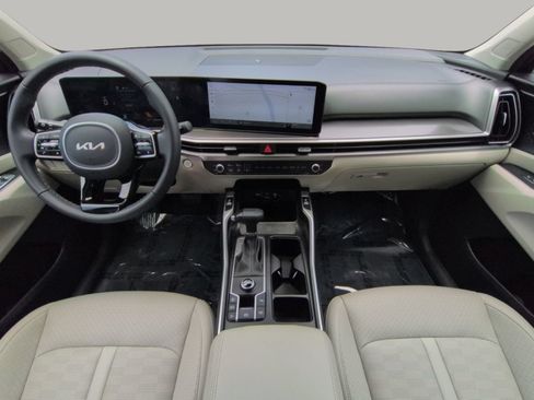 Certified 2025 Kia Sorento S w/ Panoramic Sunroof Package FWD image 4