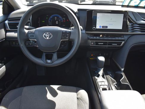 Used 2025 Toyota Camry LE image 17