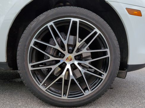 Used 2023 Porsche Macan image 14