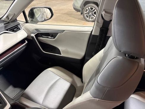 Used 2021 Toyota RAV4 Limited AWD/4WD image 27