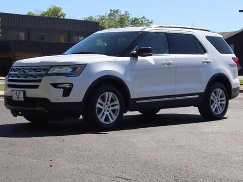 Used 2019 Ford Explorer XLT w/ Equipment Group 202A AWD/4WD image 11