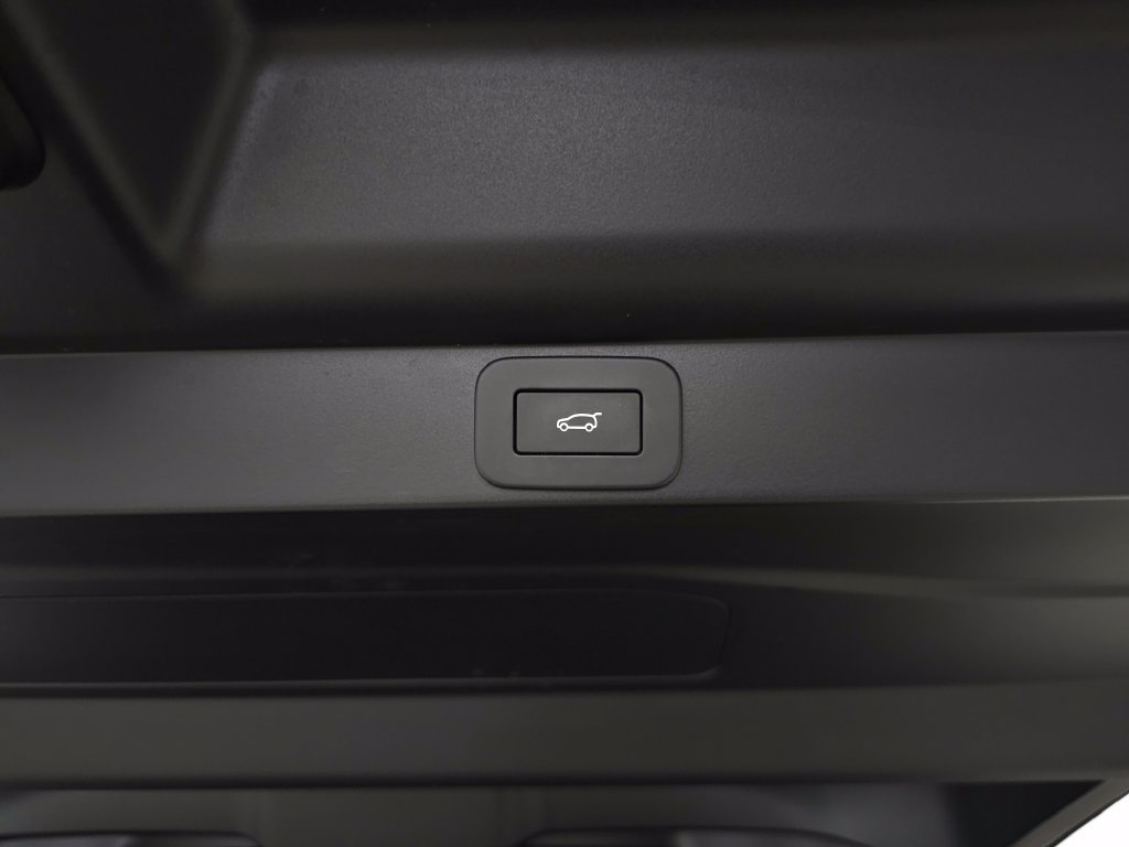 Certified 2024 Land Rover Range Rover SE AWD/4WD image 6
