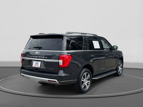 Used 2023 Ford Expedition XLT image 5