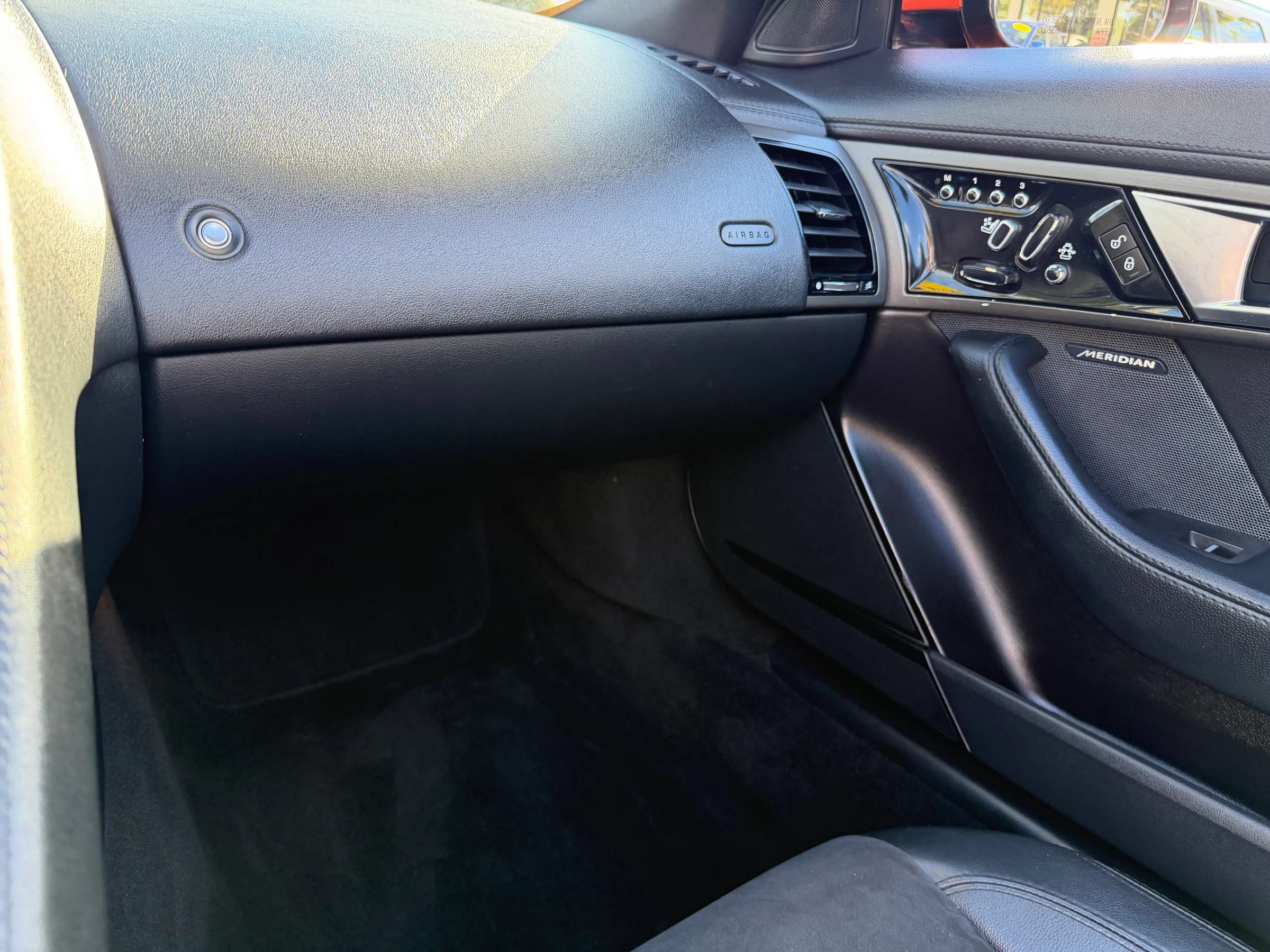 Used 2015 Jaguar F-TYPE Convertible RWD image 19