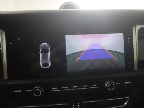 Used 2021 Porsche Macan image 24