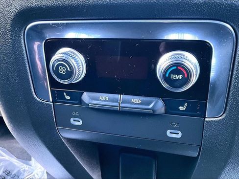 Used 2024 GMC Yukon Denali AWD/4WD image 37
