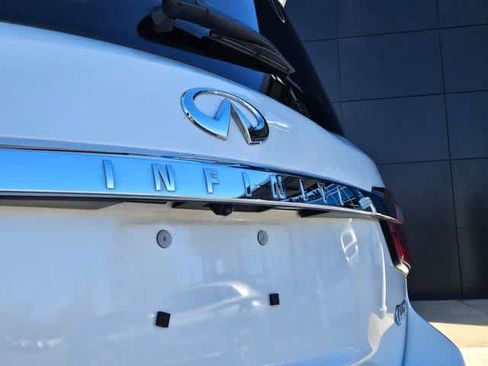 Used 2024 INFINITI QX80 Luxe image 12