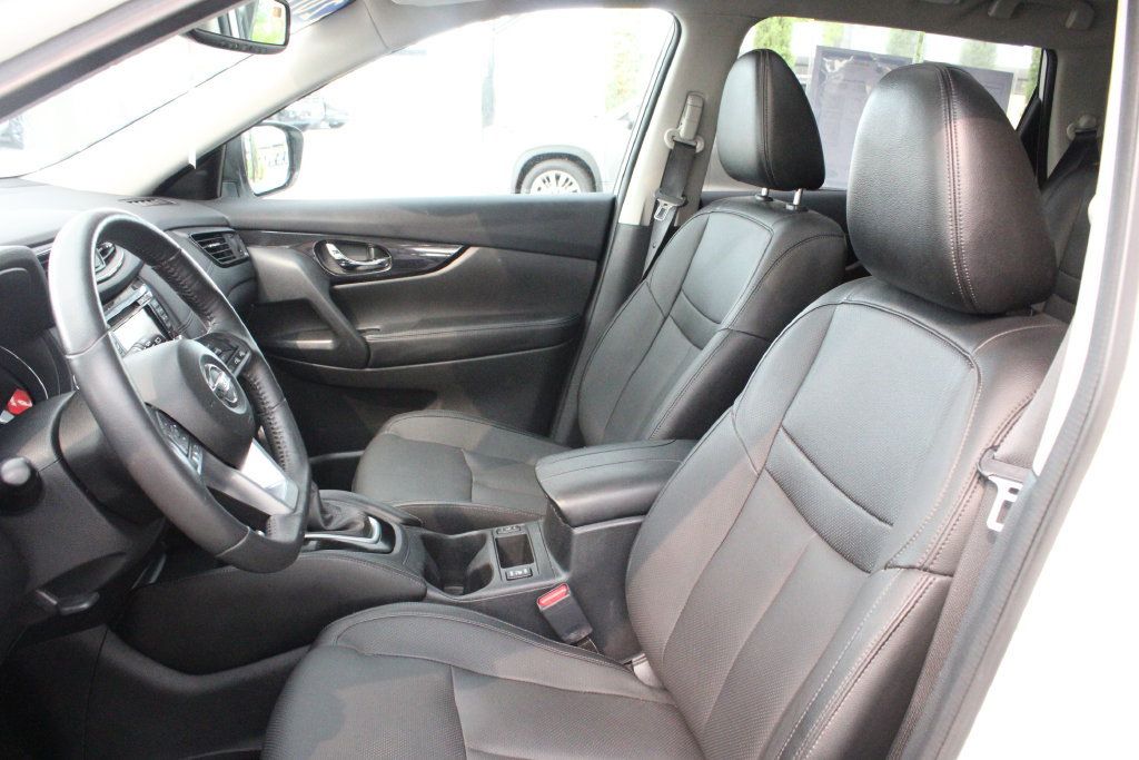 Used 2017 Nissan Rogue SL w/ SL Premium Package AWD/4WD image 7