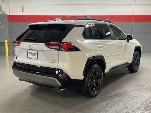 Used 2025 Toyota RAV4 SE image 10