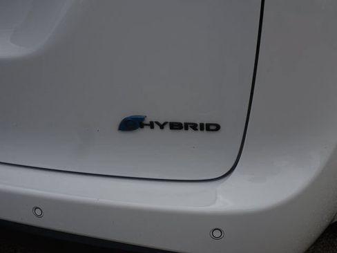 Used 2024 Chrysler Pacifica Limited w/ Uconnect Theater Family Group FWD image 31