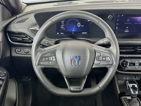 Used 2025 Buick Envista Sport Touring image 18