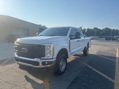Used 2023 Ford F250 XL w/ FX4 Off-Road Package image 3