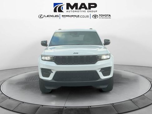 New 2025 Jeep Grand Cherokee Laredo AWD/4WD image 9