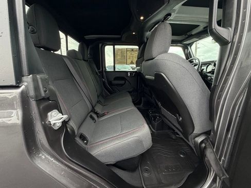 Used 2024 Jeep Gladiator Rubicon w/ Technology Group image 15