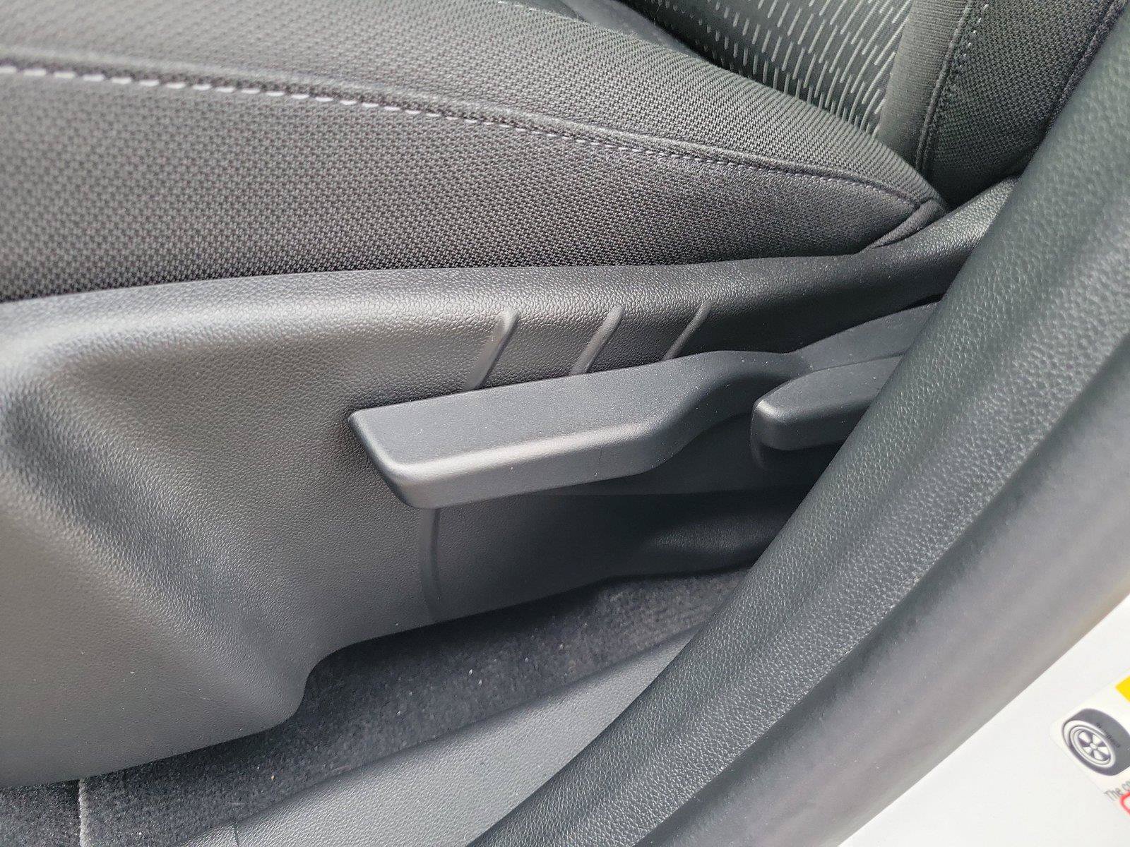 Used 2025 Chevrolet Equinox LT FWD image 16