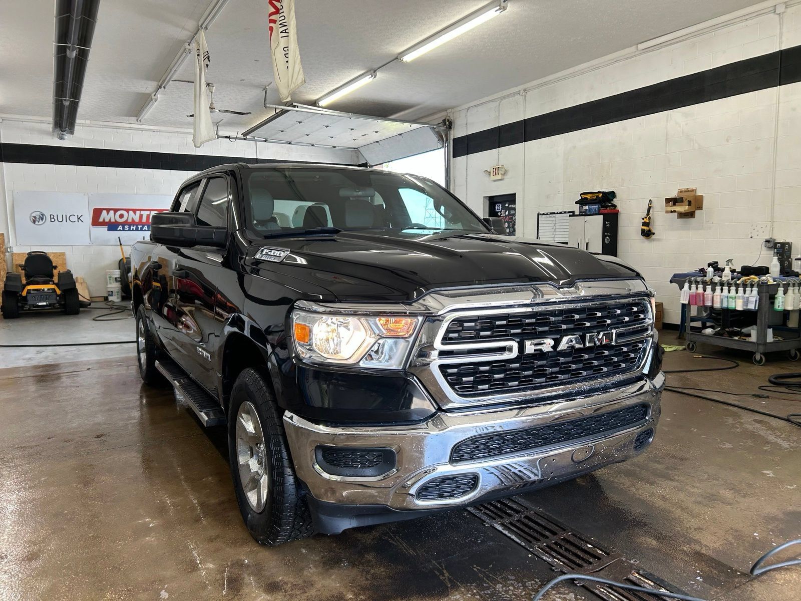 Used 2023 RAM 1500 Big Horn AWD/4WD image 9