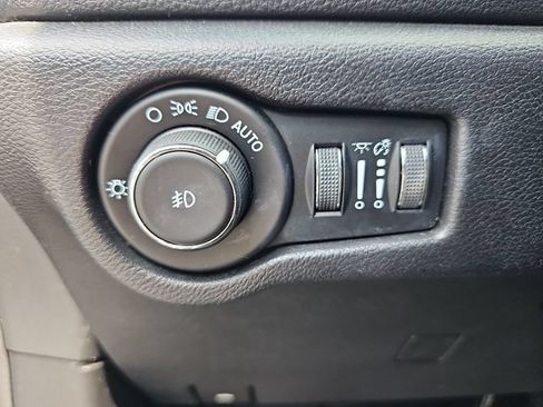 Used 2022 Chrysler Pacifica Touring-L w/ S Appearance Package FWD image 23