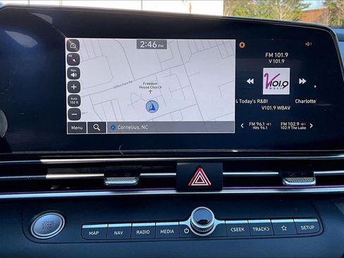 Used 2023 Hyundai Elantra Limited image 13