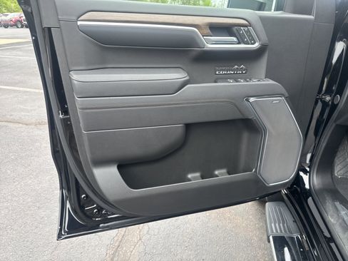 Used 2025 Chevrolet Silverado 1500 High Country w/ Technology Package AWD/4WD image 15